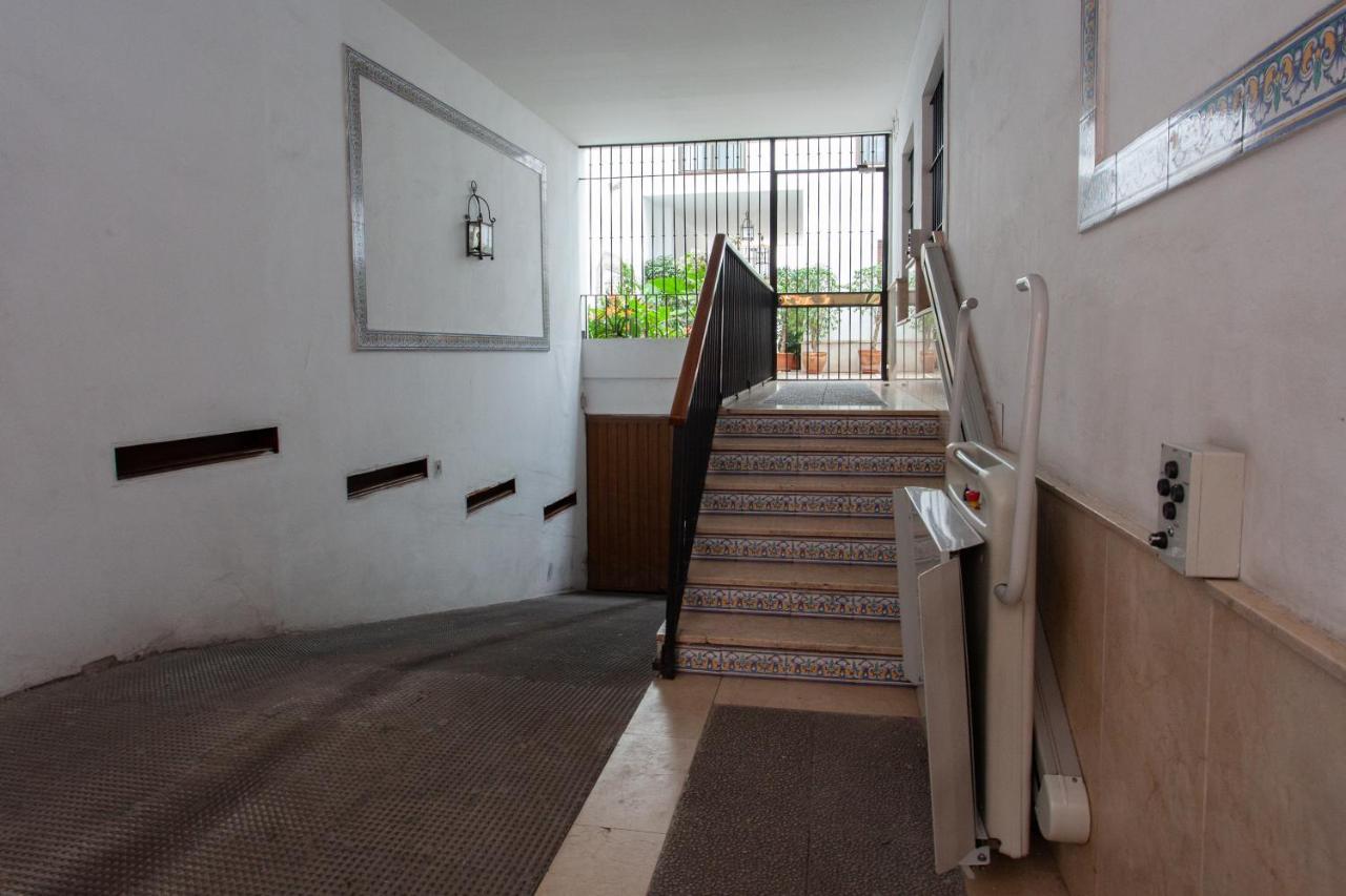 Pikis Apartment Center 1 Севилья Экстерьер фото